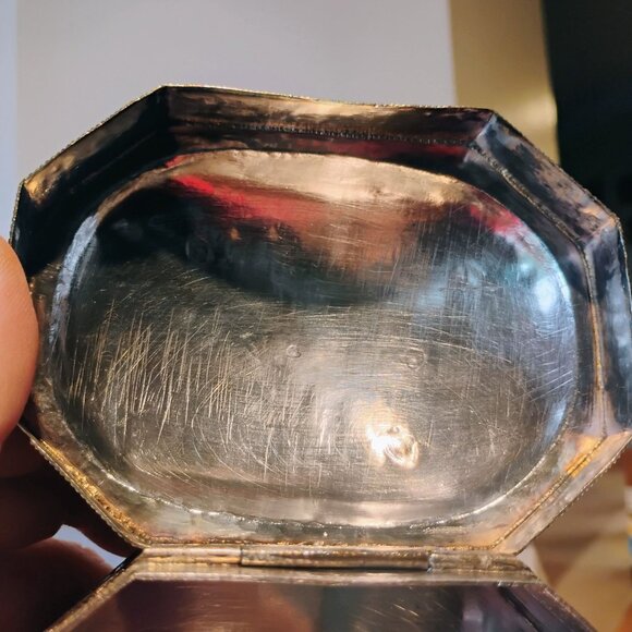 Vtg Tibetan Mughal Indian Silver Metal Repousse Octagon Shaped Spice Jewelry Box - Picture 10 of 12